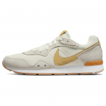 Nike Venture Runner Retro Mugavad Spordijalatsid Meeste Tossud Valge Hall Oranž CK2944-100 44.5
