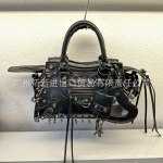 Moodne teemant tuttidega crossbody mootorrattakott naistele 26x13x18 cm must