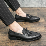 Moodsad tuttidega kingad meestele Mugavad meestele Nahast elegantsed Vabaaja slip-onid &Auml;ri Pulmapidu &Ouml;&ouml;klubi Kingad 6.5 must