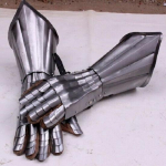 Keskaegsed Knight Gauntlets Funktsionaalsed soomuskindad t&auml;iskasvanutele m&otilde;eldud nahast terasest