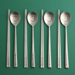 Inspoon Charlie Wink t&auml;iskasvanute s&ouml;&ouml;giriistade komplekt, 1 komplekt, lusikas 4 tk + s&ouml;&ouml;gipulgad 4 tk, Korea populaarsed lauan&otilde;ud gray