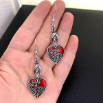 1paar retrogooti nahkhiire s&uuml;damekujulised rippuvad k&otilde;rvar&otilde;ngad meestele, kingitus p&uuml;hadeks Bat Love Earrings