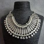 Turske Bib Statement ehtekaelakee ilma mosaiigita &ndash; etnilisest t&uuml;rgist inspireeritud disain elevandiluuvalge