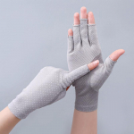 1 paar UV-vastaseid k&uuml;&uuml;nekindaid musta lainepunktiga UV-geeli kaitsekindaid s&otilde;rmedeta manik&uuml;&uuml;ri k&uuml;&uuml;nte kunstit&ouml;&ouml;riistad LED-lambid k&uuml;&uuml;nte kuivati hall v&auml;rv