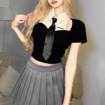 Euroopa ja Ameerika stiilis kevadsuvise naiste &uuml;hev&auml;rviline, &otilde;huke istuvus, paljastatud nabaga moodne rev, kontrastsus, l&uuml;hikeste varrukatega T-s&auml;rk L must