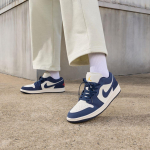 Jordan 1 Low SE Obsidian Suede 44