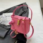 Suvel populaarne v&auml;ike k&auml;ekott Naiste uus lihtne vabaaja kott 2024 Ni&scaron;itekstuuriga Crossbody kott must