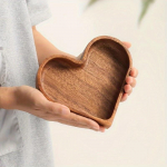 1 tk puidust kandik kuivatatud puuviljade jaoks T&auml;ispuidust kaubaalus suupistete jaoks S&uuml;damekujuline puidust kandiku komplekt suupistete puuviljade serveerimiseks Mitmeotstarbeline 1pc
