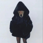 Talvine naiste naaritsast kunstkarusnahast kapuutsiga mantel Paks soe kunstkarusnahast mantel lahtine suure suurusega naaritsakarusnahast pl&uuml;&uuml;smantel L must