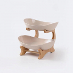 Kolmekihilised lauataldrikud S&ouml;&ouml;gin&otilde;ud Puidust k&ouml;&ouml;gipuuviljakauss p&otilde;randaga Eraldatud roog Suupistete koogialus Salatikauss