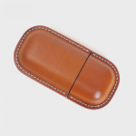 Taimnahast Retro Prillikarp: K&auml;sitsi valmistatud personaliseeritud ehtsast nahast p&auml;ikeseprillide hoidik.