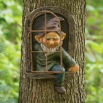 &Uuml;hendkuningriik! Uksest v&auml;ljas p&auml;kapikk/aknapuu kallistaja Naughty Garden Gnome Statue Tree Decor