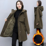 Talvine soe kapuutsiga paksendatud v&ouml;&ouml;koht &otilde;huke parka keskealisele emale M