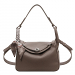 Suure mahutavusega Lindy kott naiste k&otilde;rgekvaliteediline mitmek&uuml;lgne &otilde;lakott siidsalli aksessuaaridega messenger-kott 27*14*17 hall v&auml;rv