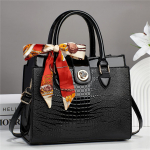 Kvaliteetne disainiga kandekott Nahast must naiste k&auml;ekott Luksuslik naiste &otilde;lakott Moodne naiste vabaajakott