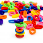 100 tk v&auml;rvilised laste juuksehoidjad armsad kummist juuksepaelad elastikud aksessuaarid t&uuml;drukutele naiste v&otilde;lusid n&auml;tsu 100PCS