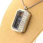 Pierres et Min&eacute;raux. Collier Kyanite brut. Mod&egrave;le demi-rectangle.