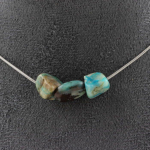 Pierres et Min&eacute;raux. Collier 3 perles Chrysocolle des USA. Chaine en acier inoxydable Collier femmes, hommes. Taille personnalisabl
