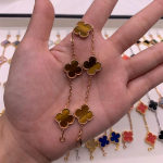 Boutique Neljak&auml;pa Ristikheina Viie &Otilde;iega K&auml;ev&otilde;ru 18K Kerge Luksus Ins Disain Mood Peen Mitmek&uuml;lgne Meeste ja Naiste Mudelid K&auml;ev&otilde;ru Boutique Bracelet