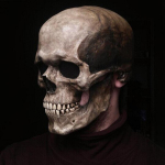 T&auml;ispea kolju mask/kiiver koos liikuva l&otilde;uaga halloweeni ja temaatiliste fotode jaoks