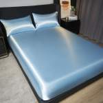 Luksuslik satiinist voodilina komplekt - 35 cm k&otilde;rgus, king/queen suurus, sisaldab 2 padjap&uuml;&uuml;ri, ajatu elegants n&otilde;udlikule magajale 140x190cm(55x75 in) taevasinine v&auml;rv