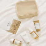 SKIN1004 Madagaskari Centella reisikottide komplekt (Puhastus&otilde;li 30ml+Vahtampull 20ml+Kiire rahustav padjake 2 tk+Ampull 30ml+Rahustav kreem 30ml)