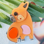 Blucome Lovely Cartoon akr&uuml;&uuml;lterjer pekingi koera pross naistele meeste kott &uuml;likond Hijiab Pins uusaasta kingitus oranž