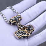 Vintage Viking Totem kaelakee Meeste roostevabast terasest God Bless Rune Celtic Knot Amulet Ripats Kaelakee P&otilde;hjamaade moeehted