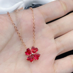 POMOiii Lucky neljaleheline ristikhein Online Populaarne otse&uuml;lekanne uue toote simulatsiooniga punane turmaliin, granaat, luksuslik moe ripats kaelakee naistele punane