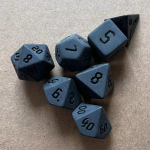 7 tk/partii DIY musta t&auml;ringukomplekt Mitmepoolne D4 D6 D8 D10 D% D12 D20 pol&uuml;eedriline t&auml;ring TRPG meelelahutuse lauam&auml;ngu jaoks digitaalsed t&auml;ringud
