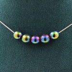 Pierres et Min&eacute;raux. Collier 5 perles H&eacute;matite multicolore 8 mm. Chaine en acier inoxydable Collier femmes, hommes. Taille personna mitmev&auml;rviline