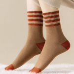 10 paari naiste talviseid triibulisi teravaotsalisi kohevaid keskpikkusega sokke 10 pairs (random colors)