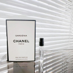 Chanel Gard&eacute;nia Eau de Parfum 1,5 ml proovipihustiga pudel Reisisuurus