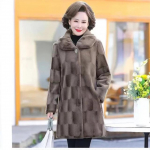 Talvine uus ema kasukas Keskmise pikkusega keskealised eakad naised paks soe imitatsioon naarits samet karusnahast jope Naine Parkas 6XL XXXL