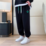Trendikad meeste vabaaja p&uuml;ksid &uuml;hev&auml;rvilised lahtised trendikad dressip&uuml;ksid mitmek&uuml;lgne isiksus mood noorte haaremip&uuml;ksid pahkluu rihmaga p&uuml;ksid mustad dressip&uuml;ksid M must