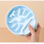 Aeglase s&ouml;&ouml;tmisega koerakauss, aeglane s&ouml;&ouml;tja, aeglaselt s&ouml;&ouml;va koera kauss, lemmikloomade aeglase toidu kauss, plastikust koerakauss, l&auml;mbumisvastane puslekoera kauss valge