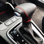 Nahast auto k&auml;igukangi pea k&auml;igukangi nupu kaitsekatte &uuml;mbris Kia Rio 4 K2 Sportage QL KX5 Optima K5 Niro 2017 jaoks Black line