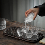Klaasist Jaapani Sake Komplekt, Sake Kann Sake Tass L&auml;bipaistev Moodne Koduseks Peoks ja Suurep&auml;raseks Kingituseks 4 Sake Tassi +1 Sake Kann + 1 Kuumutuskann