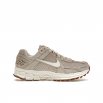 Nike Air Zoom Vomero 5 Light Orewood Brown Sail Metallic Silver Gum Medium Brown Naiste FZ3780-101 42.5