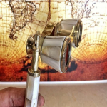 Messingist binokkel, p&auml;rlmutterdisainiga ooperiprillid, reguleeritav fookus ja k&auml;epide