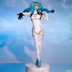 Anime Racing Miku Cosplay Kost&uuml;&uuml;mid Parukad Naistele Seksikas Nahast Bodysuit Sokid Kindad &Uuml;likond J&auml;nku T&uuml;druk Seksikas Jumpsuit Halloweeni Kost&uuml;&uuml;m L-(Costume+Wig) white