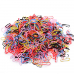 500 v&auml;rvilist kummipaela kotis seovad juuksed kinni ja n&ouml;&ouml;ri paksendatakse pidevalt, et juukser&otilde;nga peakatet suurendada