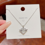 Nutikas ingel kaelakee ehtet&uuml;druk ni&scaron;&scaron; inkrusteeritud tsirkoonist armastuse ripats kerge luksuslik peen titaanist rangluu kett. h&otilde;be