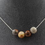 Pierres et Min&eacute;raux. Collier 4 perles Agate crazy lace 8 mm Chaine en acier inoxydable.