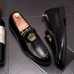 Moodne Uus Luksuslik Kuninglik Stiil Meeste K&auml;sitsi Tikitud Varese Muster Eksootilised Disainer Loafers MoodBr&auml;nd Vabaaja Pulmakleit King A9 40 must