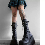 Demonia Naiste 9,5 cm platvormiga keskpikkusesse ulatuvad biker-saapad - Tume gooti matt punk-stiil 37 black