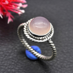 Roosa kvartsist v&auml;&auml;riskivist k&auml;sitsi valmistatud s&otilde;rmus 925 h&otilde;bedast s&uuml;nnikivist ehted 6