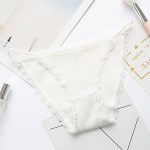 Naiste bikiinid Lady Pitsp&uuml;ksid Alusp&uuml;ksid &Uuml;li&otilde;hukesed pitsp&uuml;ksid Madala v&ouml;&ouml;kohaga G string Naiste p&uuml;ksid Alusp&uuml;ksid Pesu M valge