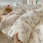 Neljaosaline komplekt, pestud puuvillane voodilina, tekikott, &uuml;hiselamu kolmeosaline komplekt 1.2m bed