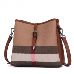 Klassikaline ehtsast nahast naiste &otilde;lakott, suur mahutavusega ruuduline crossbody kott, l&otilde;uendi ja lehmanaha plaastri disain kaamel